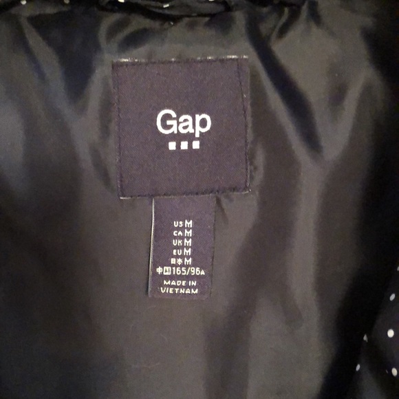 GAP vest.💙🤍 - Picture 4 of 5